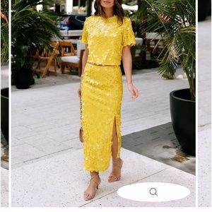 ✨VICI Flourishing Dreams Floral Sequin Midi Skirt in Yellow✨
